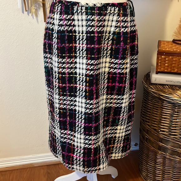 Vintage Below The Knee Plaid Wool Skirt with Pockets by Liz Claiborne/ Size 12 - Picture 3 of 9